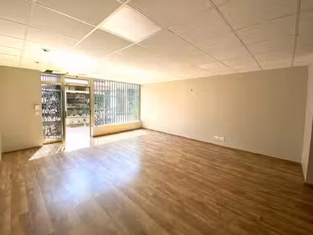 vente commerce carros 06510 45m²