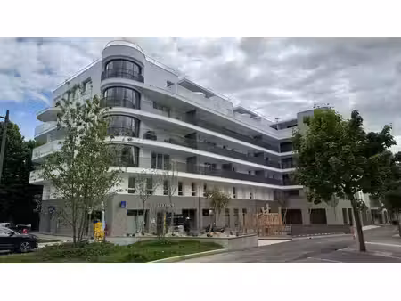 vente commerce saint genis pouilly 01630 285m²
