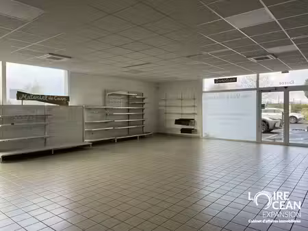 vente commerce vallet 44330 780m²