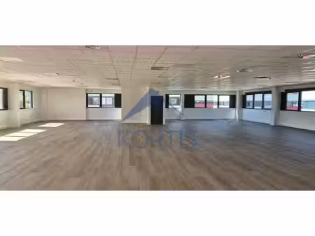location local professionnel 729m² dardilly 69570