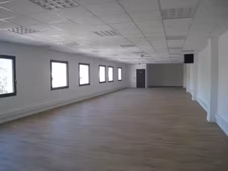 location bureaux aubagne 13400 220m²