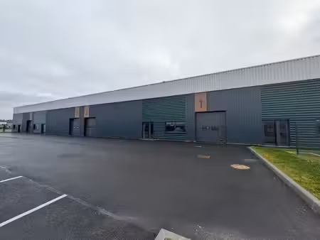 vente local d’activités petit couronne 76650 424m²
