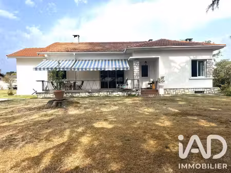 maison traditionnelle à saint-pierre-du-mont (40280)