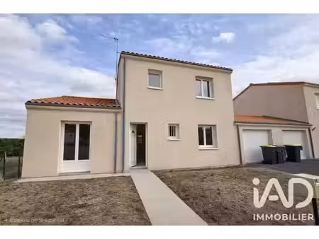 maison traditionnelle à chemillé-en-anjou (49120)