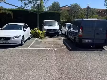 location parking à valbonne (06560)  50 €