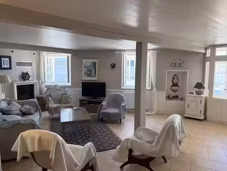 location meublée maison 4 pièces 131.42 m² à la flotte (17630)  1 500 €