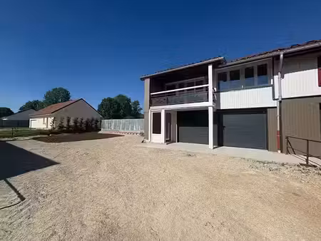 location maison 6 pièces 106 m² à fort-du-plasne (39150)  1 200 €