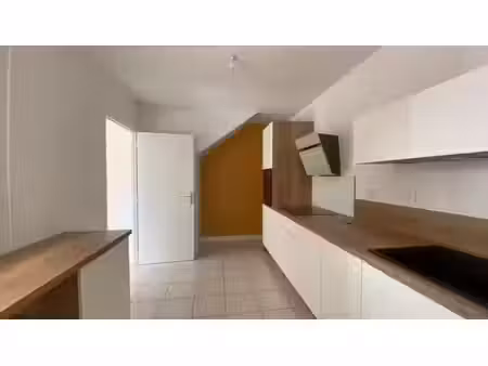 location maison 4 pièces 119.18 m² à la rochelle (17000)  1 780 €