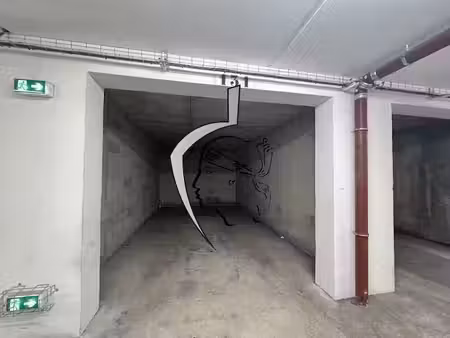 location parking 18.3 m² à ajaccio (20000)  185 €