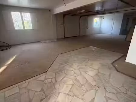 location locaux professionnels 1 pièce 250 m² à magnac-sur-touvre (16600)  1 150 €