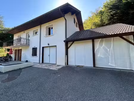 viviers du lac maison 7 pièces 158 m2 env + t2 loué + 2 garages avec terrain de 2500 m2 en