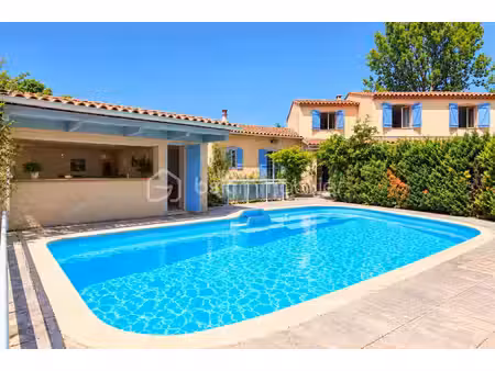 villars - propriete de 290 m² - dependance - piscine - ecurie