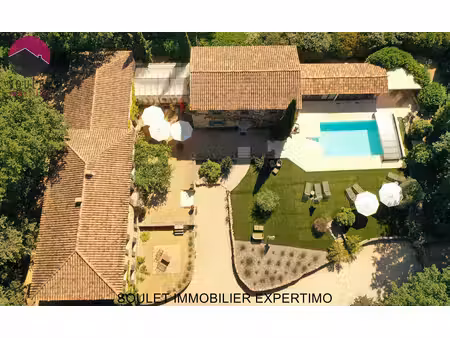 propriete 550 m2