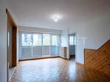 annecy - t3 62 27 m² - dernier étage - 2 balcons - cave - chauffage & eau chaude inclus