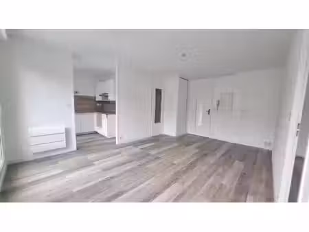 location appartement 2 pièces 42m² amiens 80000