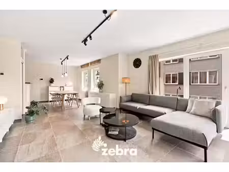 lichtrijk 2-slaapkamerappartement met terras en staanplaats te centrum kortrijk!