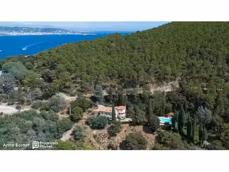 bastide 7 pièces avec piscine et terrain de 13 000 m2 - massif de l'estérel