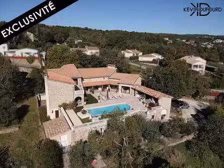 maison de 450 m² sur un terrain de 3000 m² à st etienne de