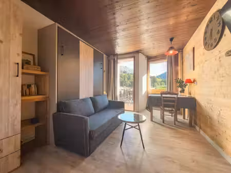studio rénové avec balcon plein sud au cœur de la station - la clusaz