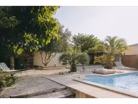 propriété de caractère de 193 m2 avec jardin et piscine