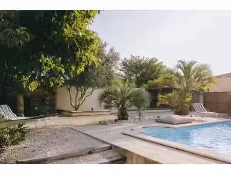 propriété de caractère de 193 m2 avec jardin et piscine