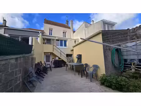 réf 4028 maison de ville entretenue avec jardin secteur ecol