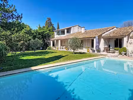 maison 7 pièce(s) 190 m2 habitables plus garage sur 1433 m² de terrain avec piscine.