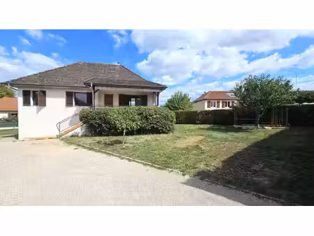 aoste- maison 3 ou 4 ch - jardin - sous sol aménagé - calme