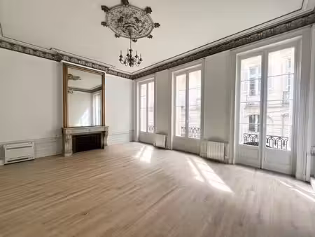 location local professionnel 103m² bordeaux 33000