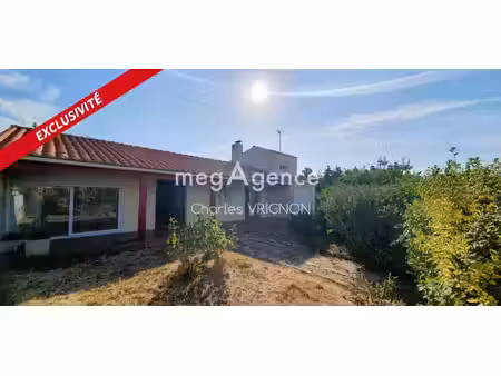 maison 93 m2 avec jardin arboré et la mer à 1.5km