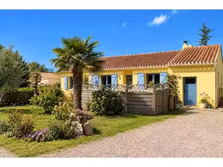 maison de plain-pied avec grand terrain constructible et dép