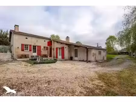 vente maison 4 pièces 127 m² à saint-aigulin (17360)  169 000 €