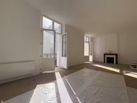 appartement rénové de type 2 - centre-ville