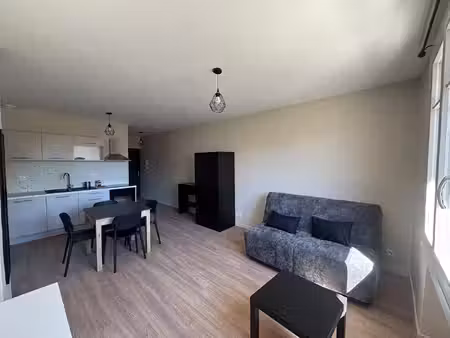 joli studio meublé de 30 07m² environ en coeur de ville