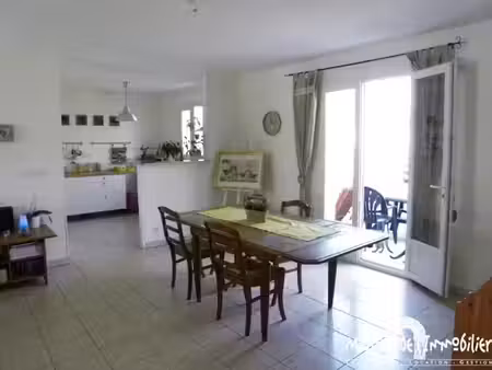 location maison 4 pièces 93 m² à lonzac (17520)  732 €