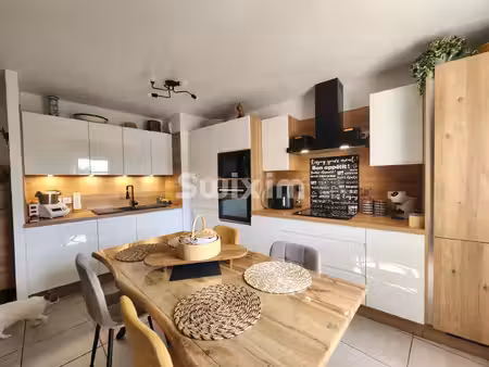 bel appartement f3 avec terrasse et place de parking