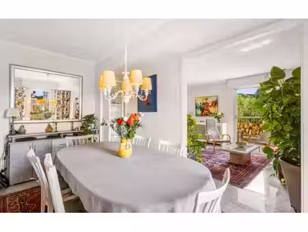 antibes : une maison lumineuse et élégante dans l'un des emplacements les plus recherchés.