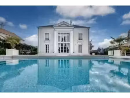 villa de 7 pièces de luxe en location bailly-romainvilliers  france