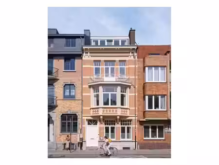totaalrenovatie - gemeubelde studentenkamer met eigen san...