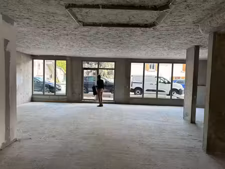 location commerce 177m²