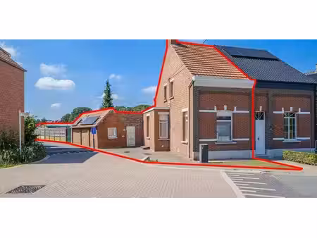 halfopen woning met tuin