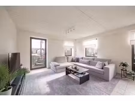 lichtrijk en ruim drie-slaapkamerappartement met zuid-geric…