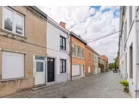 maison à rénover avec jardin au centre de hal