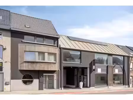 spacieuse maison (4 chambres) avec local commercial et entre