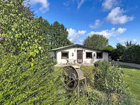 magnifique bungalow implanté sur 20 ares de terrain