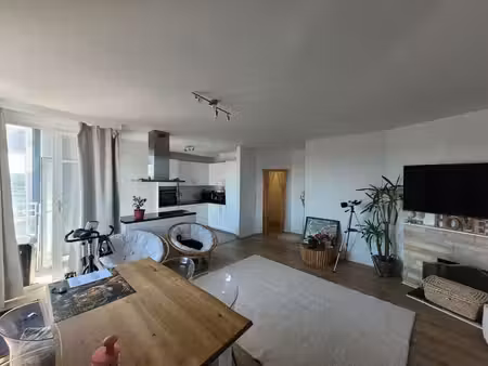 appartement bon etat avec balcon