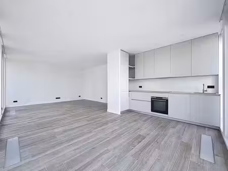 appartement neuf une chambre avec terrasse  parking et cave.