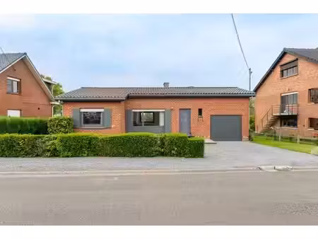 bungalow 2 chambres à rénover avec garage  terrasse et jardi