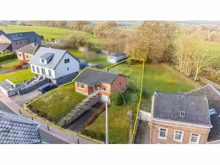bungalow 2 chambres avec caves  garage  grenier et jardin