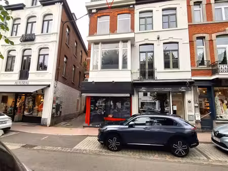 spa: immeuble commercial avec appartement et entrée séparée